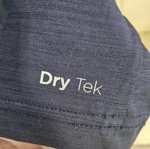 Mens Tek Gear Performance Blue Shirt XL Short Sleeve Wrinkle Free material - Picture 2 of 6